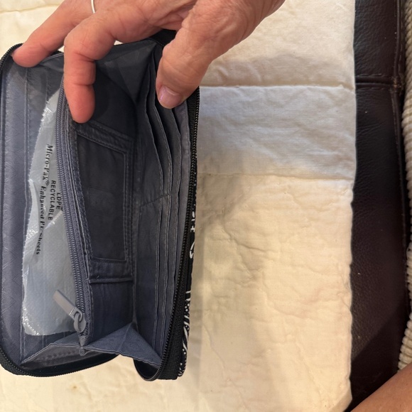 NWT, OS, VERA BRADLEY, WALLET - Picture 5 of 10